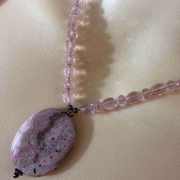 Pink crystal with stone pendant necklace - Picture 5 of 8
